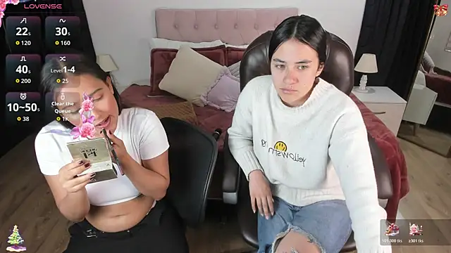 Snapshot of Icysweetcam chatting on 8, 11, 2025 Icysweetcam online show from 8, 11, 2025