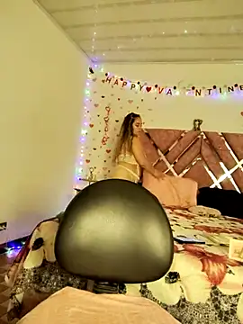 LaurenWelly  online show from 14, 2, 2025