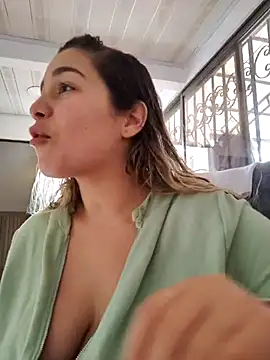 LaurenWelly  online show from 6, 3, 2025