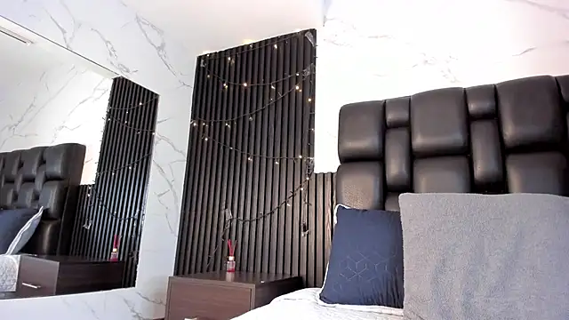 Snapshot of AuroraBon chatting on 12, 11, 2025 AuroraBon online show from 12, 11, 2025