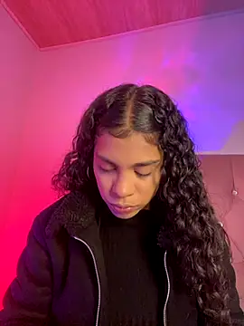 Snapshot of NINA_18_YEARS chatting on 18, 10, 2025 NINA 18 YEARS online show from 18, 10, 2025