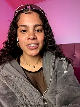 Snapshot of NINA_18_YEARS chatting on 29, 10, 2025 NINA 18 YEARS online show from 29, 10, 2025