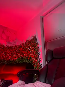 Snapshot of NINA_18_YEARS chatting on 14, 11, 2025 NINA 18 YEARS online show from 14, 11, 2025