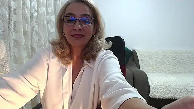 Snapshot of cecylya4u chatting on 1, 10, 2025 cecylya4u online show from 1, 10, 2025