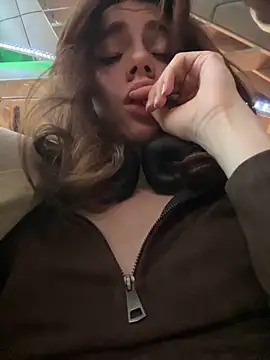 Lily  Belle online show from 20, 12, 2024