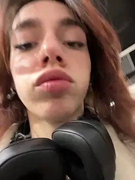 Lily  Belle online show from 30, 1, 2025