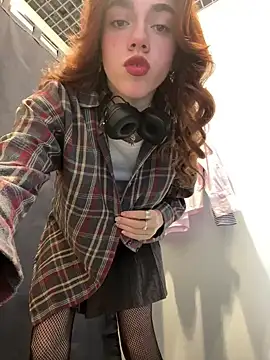 Lily  Belle online show from 14, 2, 2025