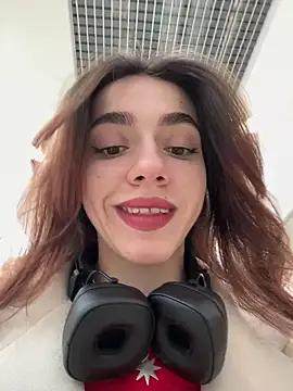 Lily  Belle online show from 25, 2, 2025
