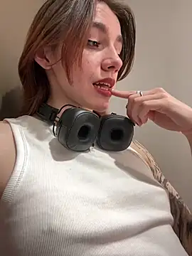 Lily  Belle online show from 14, 3, 2025