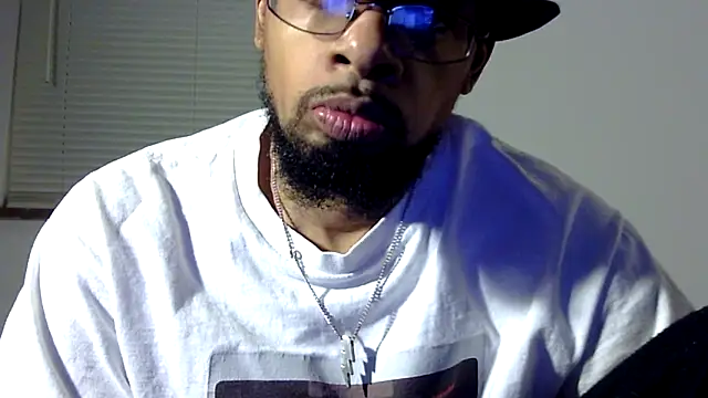 Snapshot of WhiskeyWood_DuhGOD chatting on 4, 3, 2025 WhiskeyWood DuhGOD online show from 4, 3, 2025