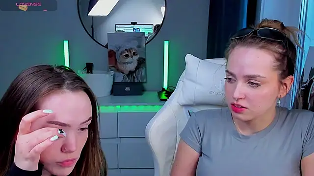 Snapshot of Evia_r0se chatting on 8, 3, 2026 Evia r0se online show from 8, 3, 2026