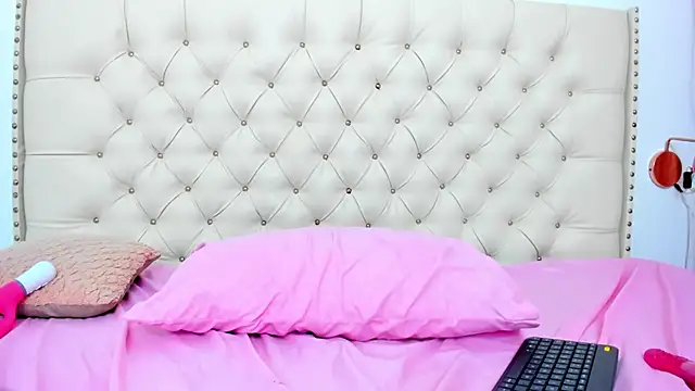 Kim Eli online show from 4, 1, 2025