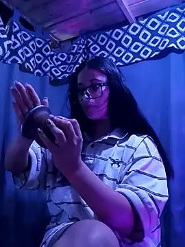 Luciauy online show from 3, 12, 2024