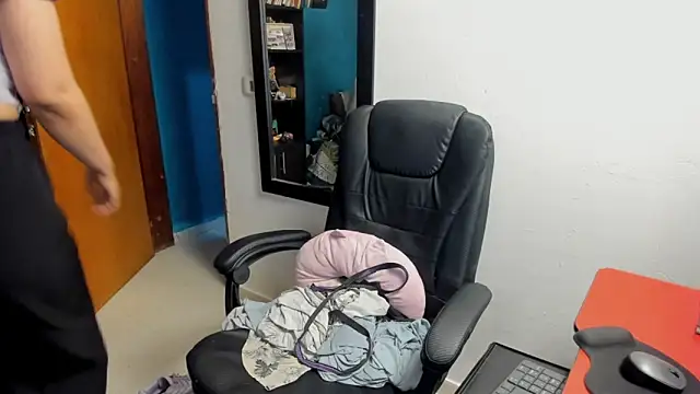 peanut tangerine online show from 11, 1, 2026