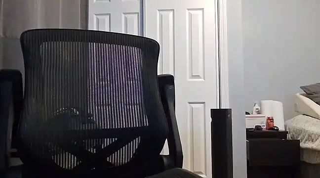 Snapshot of overaveragefreak4you chatting on 6, 12, 2024 overaveragefreak4you online show from 6, 12, 2024