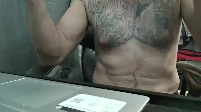 Snapshot of overaveragefreak4you chatting on 5, 1, 2025 overaveragefreak4you online show from 5, 1, 2025