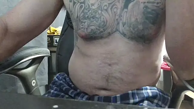 Snapshot of overaveragefreak4you chatting on 4, 2, 2025 overaveragefreak4you online show from 4, 2, 2025