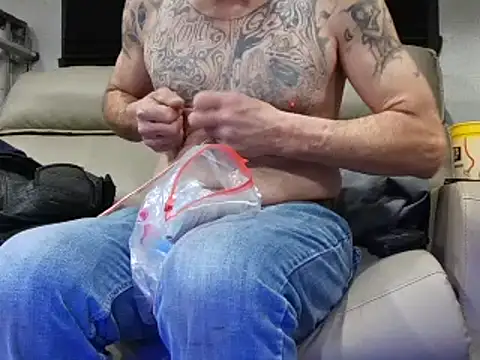 Snapshot of overaveragefreak4you chatting on 10, 2, 2025 overaveragefreak4you online show from 10, 2, 2025