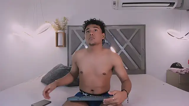 Snapshot of mia_and_masterboy chatting on 2, 10, 2025 mia and masterboy online show from 2, 10, 2025