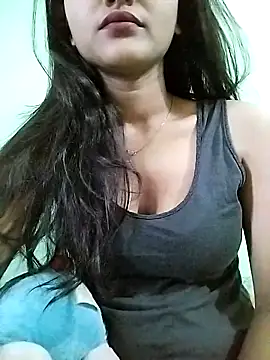 MISSQUEEN48 online show from 5, 3, 2025