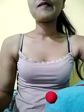 MISSQUEEN48 online show from 13, 9, 2025