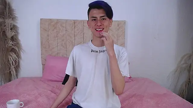 Snapshot of Alann_sr chatting on 2, 2, 2025 Alann sr online show from 2, 2, 2025