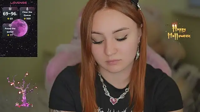 Snapshot of LovelyBell chatting on 28, 10, 2025 LovelyBell online show from 28, 10, 2025