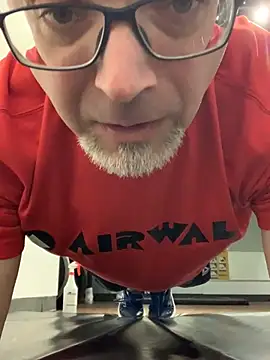 Snapshot of MaxVain chatting on 4, 1, 2025 MaxVain online show from 4, 1, 2025