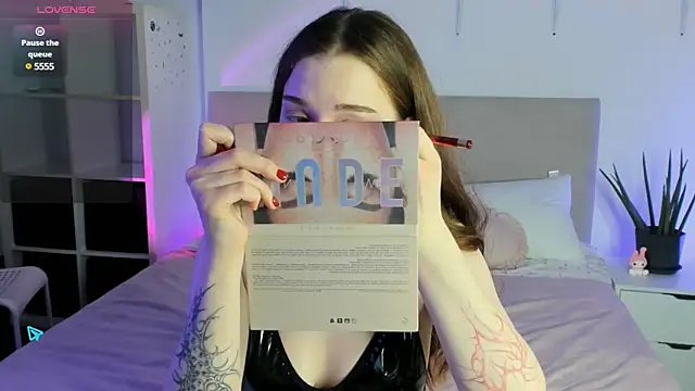 Lisa Moones online show from 11, 3, 2025