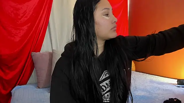 Snapshot of Little_Ivy chatting on 6, 11, 2025 Little Ivy online show from 6, 11, 2025