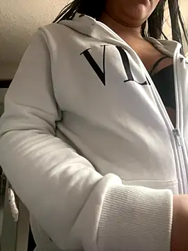 Snapshot of Little_Ivy chatting on 22, 11, 2025 Little Ivy online show from 22, 11, 2025