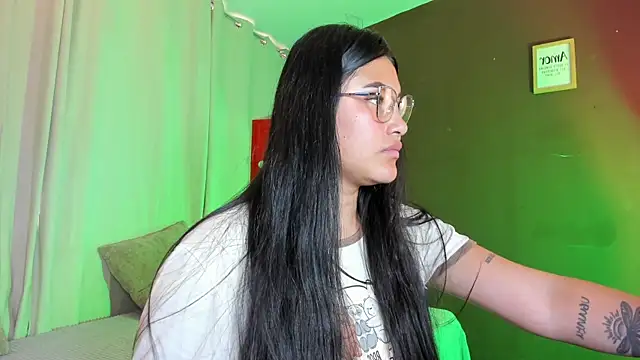 Little Ivy online show from 24, 2, 2026