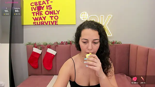 Snapshot of Linda_Insatiable chatting on 18, 12, 2024 Linda Insatiable online show from 18, 12, 2024