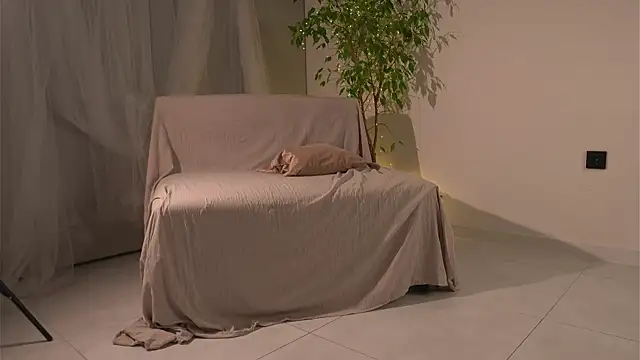 lorrie love story online show from 25, 11, 2025