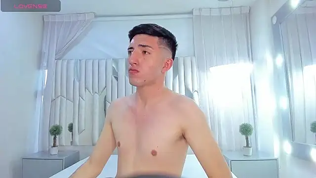 Un Slutty online show from 3, 3, 2025
