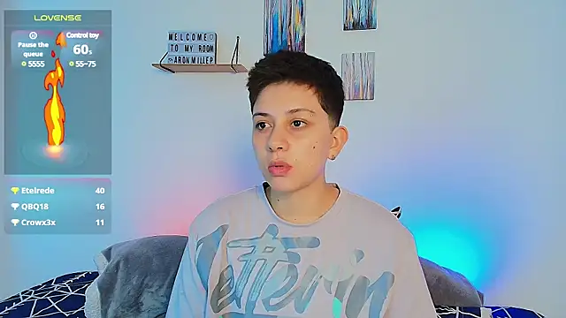 Snapshot of aron_wi chatting on 10, 3, 2025 aron wi online show from 10, 3, 2025