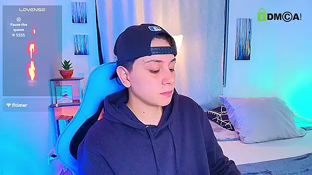 Snapshot of aron_wi chatting on 10, 10, 2025 aron wi online show from 10, 10, 2025