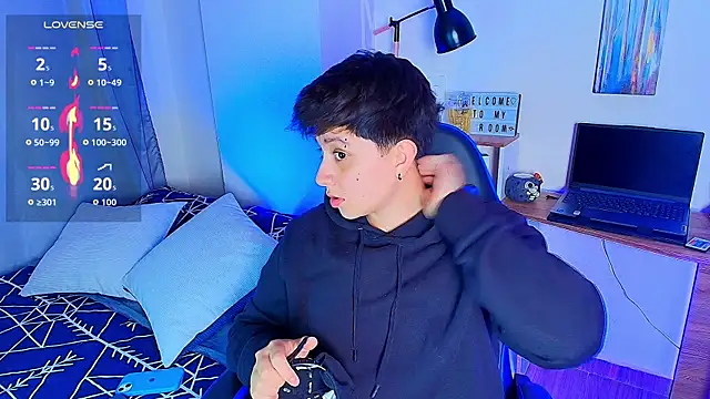 Snapshot of aron_wi chatting on 17, 12, 2025 aron wi online show from 17, 12, 2025