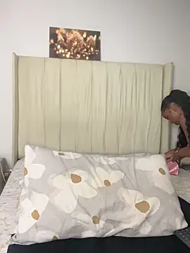 Snapshot of BhadBhad_Kitty chatting on 27, 10, 2025 BhadBhad Kitty online show from 27, 10, 2025