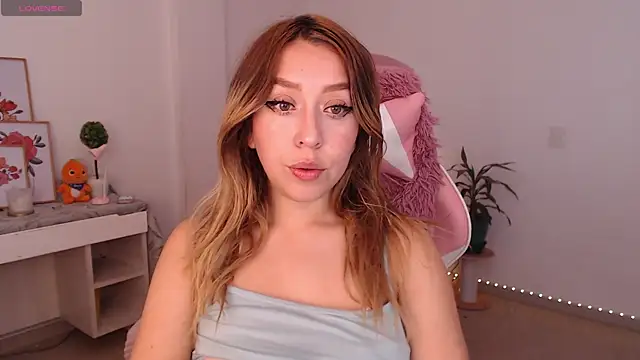 Snapshot of Dahlia__espresso chatting on 11, 11, 2025 Dahlia espresso online show from 11, 11, 2025