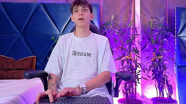 Lion Foster01 online show from 18, 12, 2025