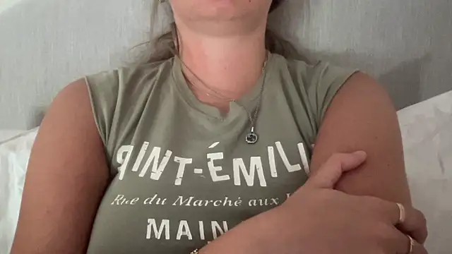 KaraLeee online show from 3, 3, 2025