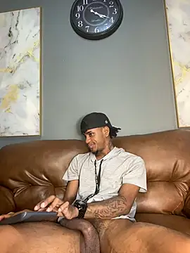 AaronCruz  online show from 28, 12, 2024