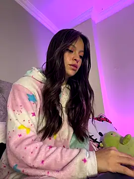 Snapshot of LucyEvans_ chatting on 30, 10, 2025 LucyEvans online show from 30, 10, 2025