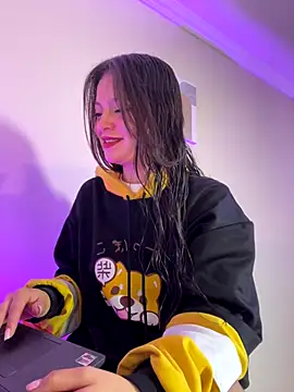 Snapshot of LucyEvans_ chatting on 4, 11, 2025 LucyEvans online show from 4, 11, 2025