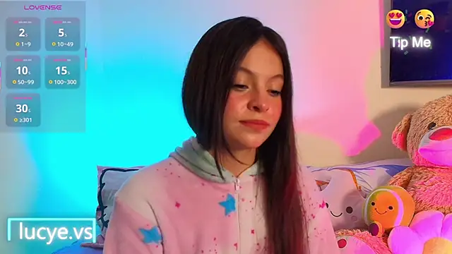 Snapshot of LucyEvans_ chatting on 18, 11, 2025 LucyEvans online show from 18, 11, 2025