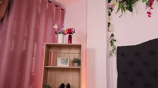 Snapshot of JulessCornett chatting on 13, 2, 2026 JulessCornett online show from 13, 2, 2026