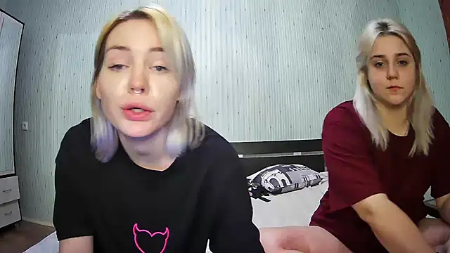 Snapshot of ChrisGirls chatting on 21, 1, 2025 ChrisGirls online show from 21, 1, 2025