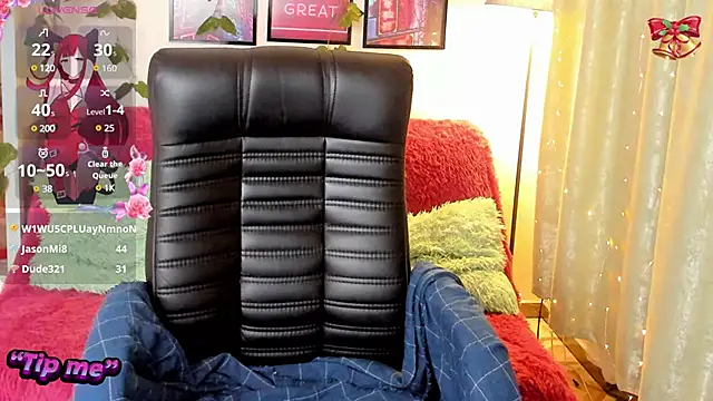Snapshot of KarambaMoon chatting on 4, 12, 2024 KarambaMoon online show from 4, 12, 2024