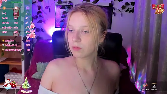 Snapshot of KarambaMoon chatting on 10, 12, 2024 KarambaMoon online show from 10, 12, 2024